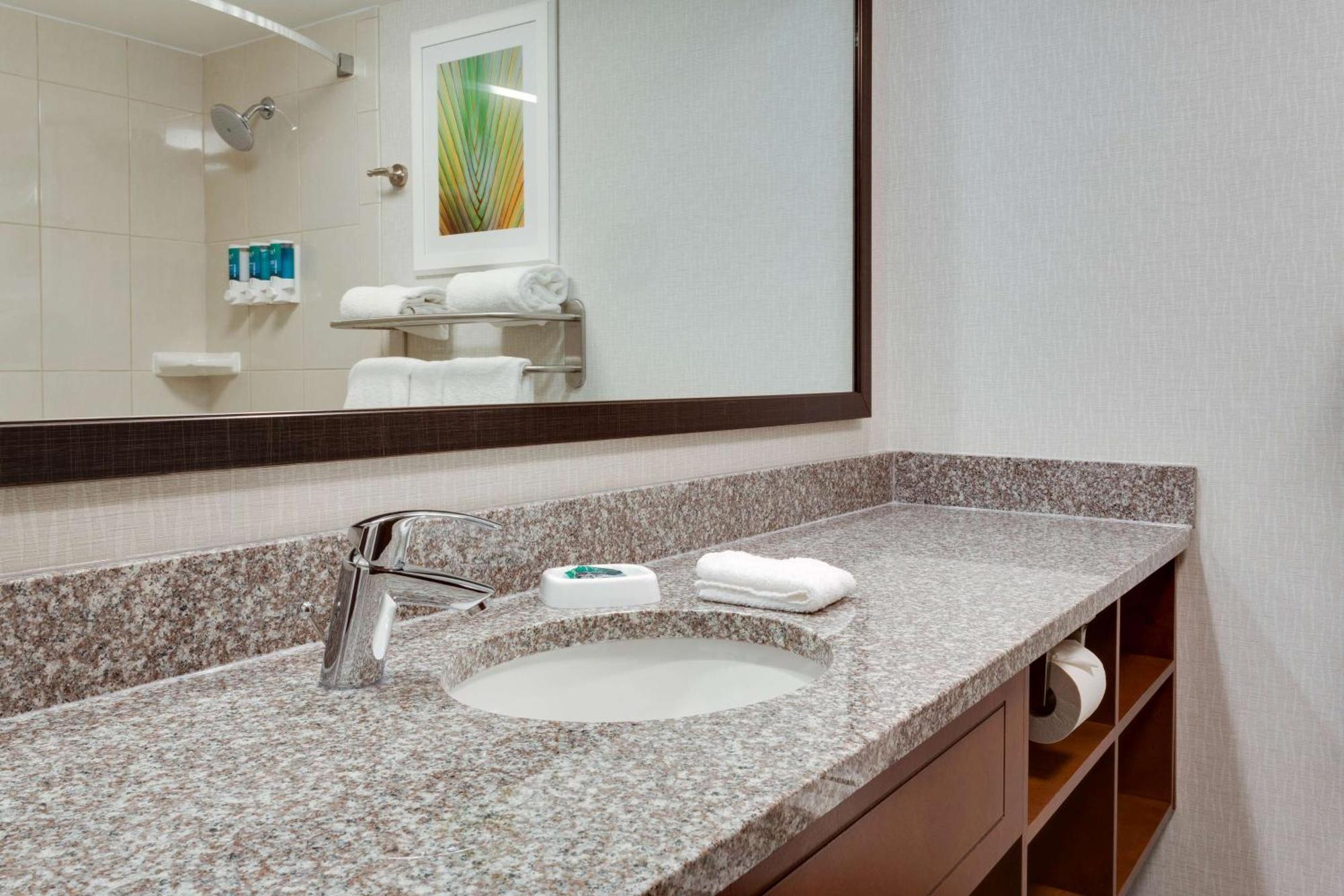 Drury Inn & Suites Columbia Stadium Boulevard Exteriör bild