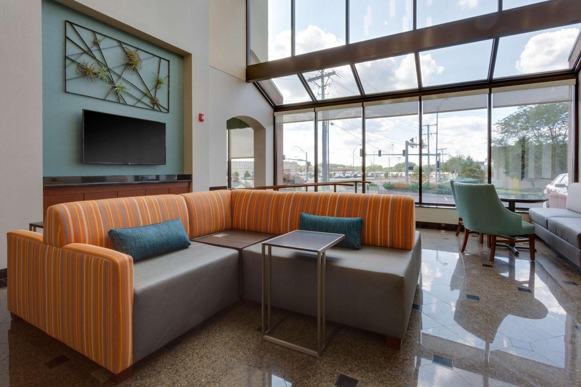 Drury Inn & Suites Columbia Stadium Boulevard Exteriör bild