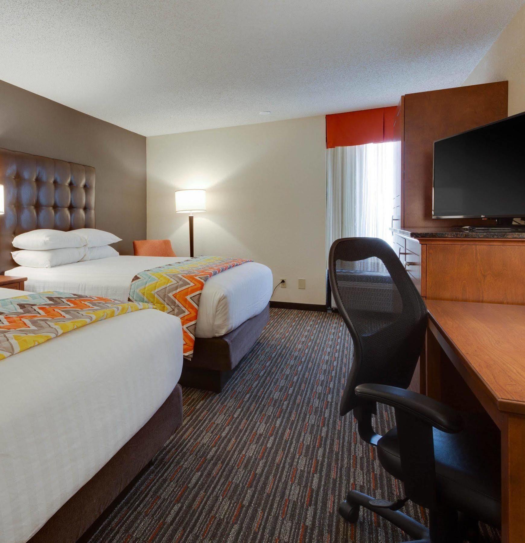 Drury Inn & Suites Columbia Stadium Boulevard Exteriör bild